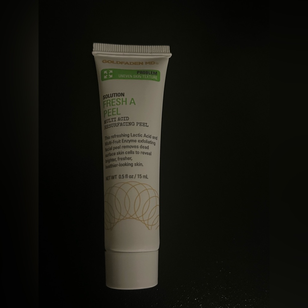 GOLDFADEN MD FRESH A PEEL
A Multi Acid Resurfacing Peel
